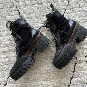 LOUIS VUITTON COMBAT BOOTS SIZE 371/2
